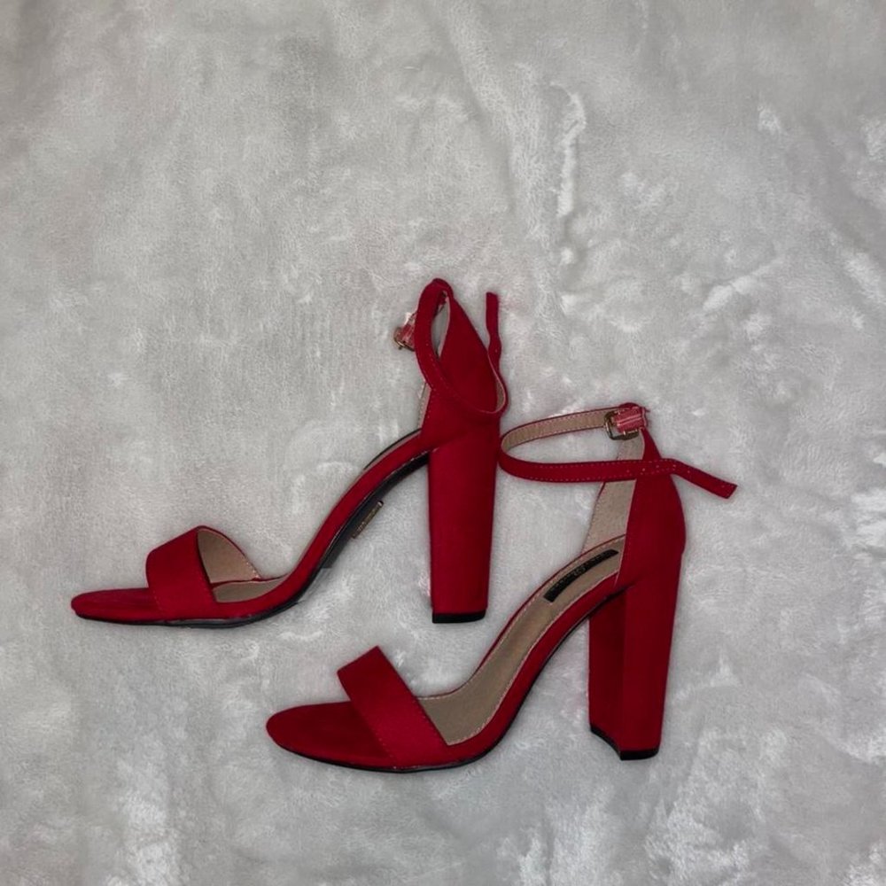Never worn red heels